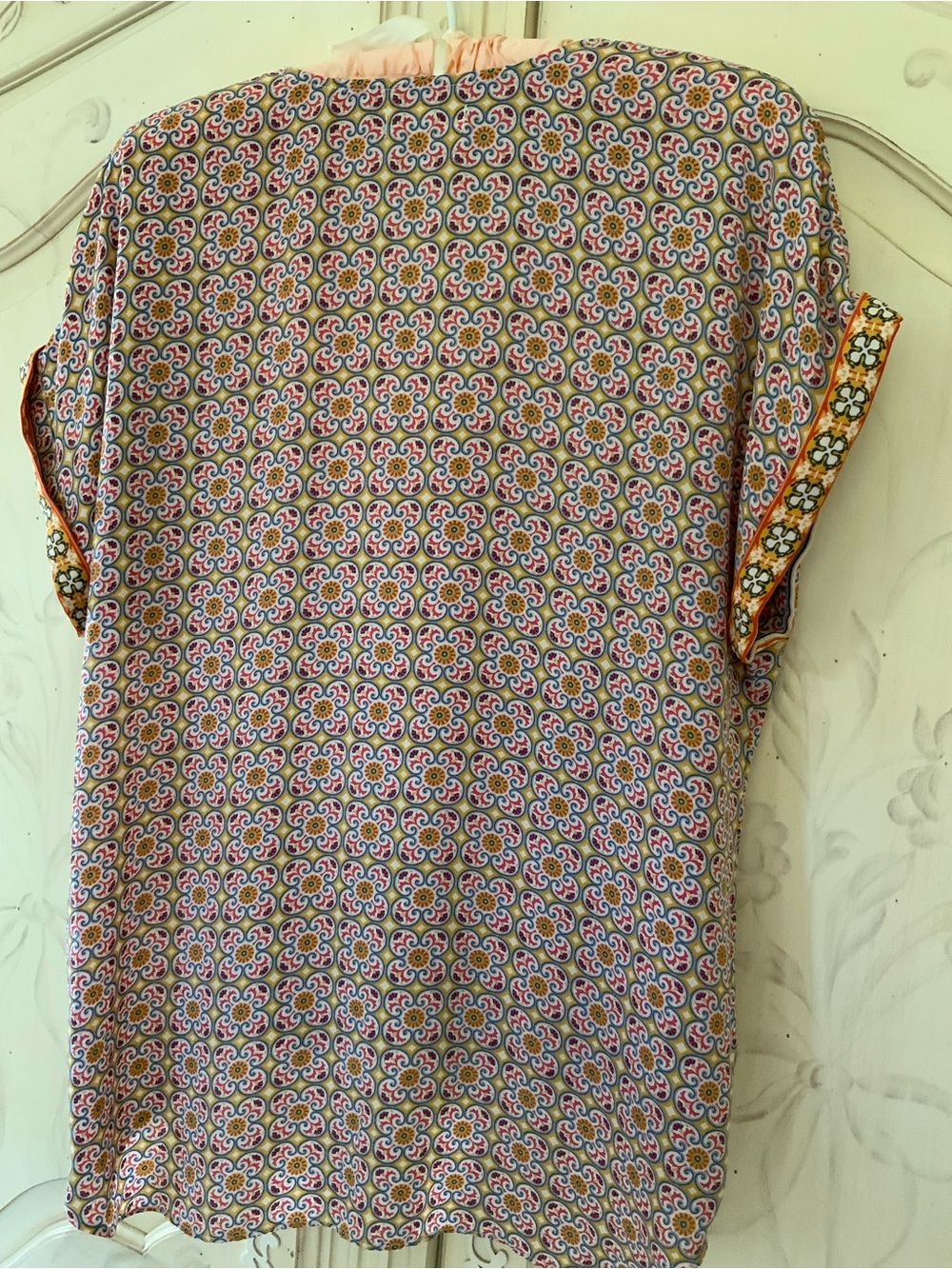 Max Studio Vibrant Multicolor V-Neck Printed Top - Picture 3 of 4
